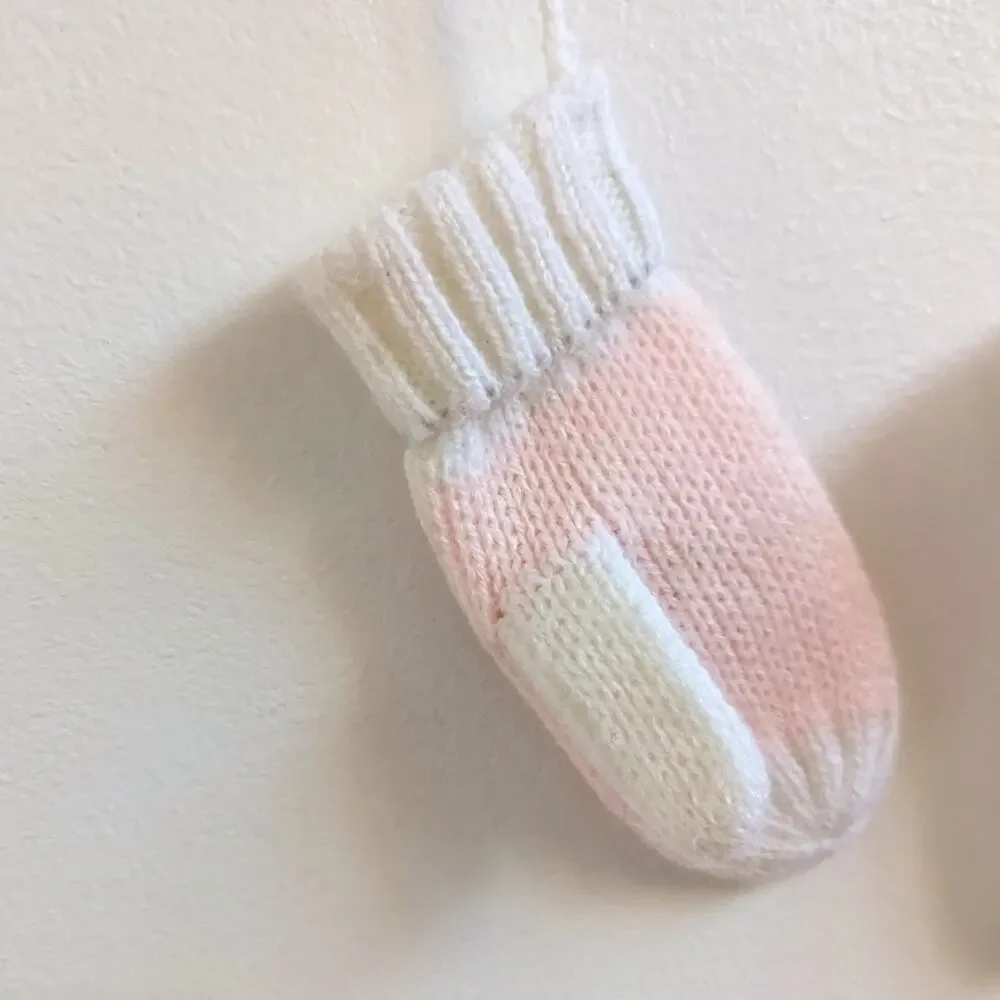 Vtg Baby 0-12m Mittens Embroidered Pink Floral Winter